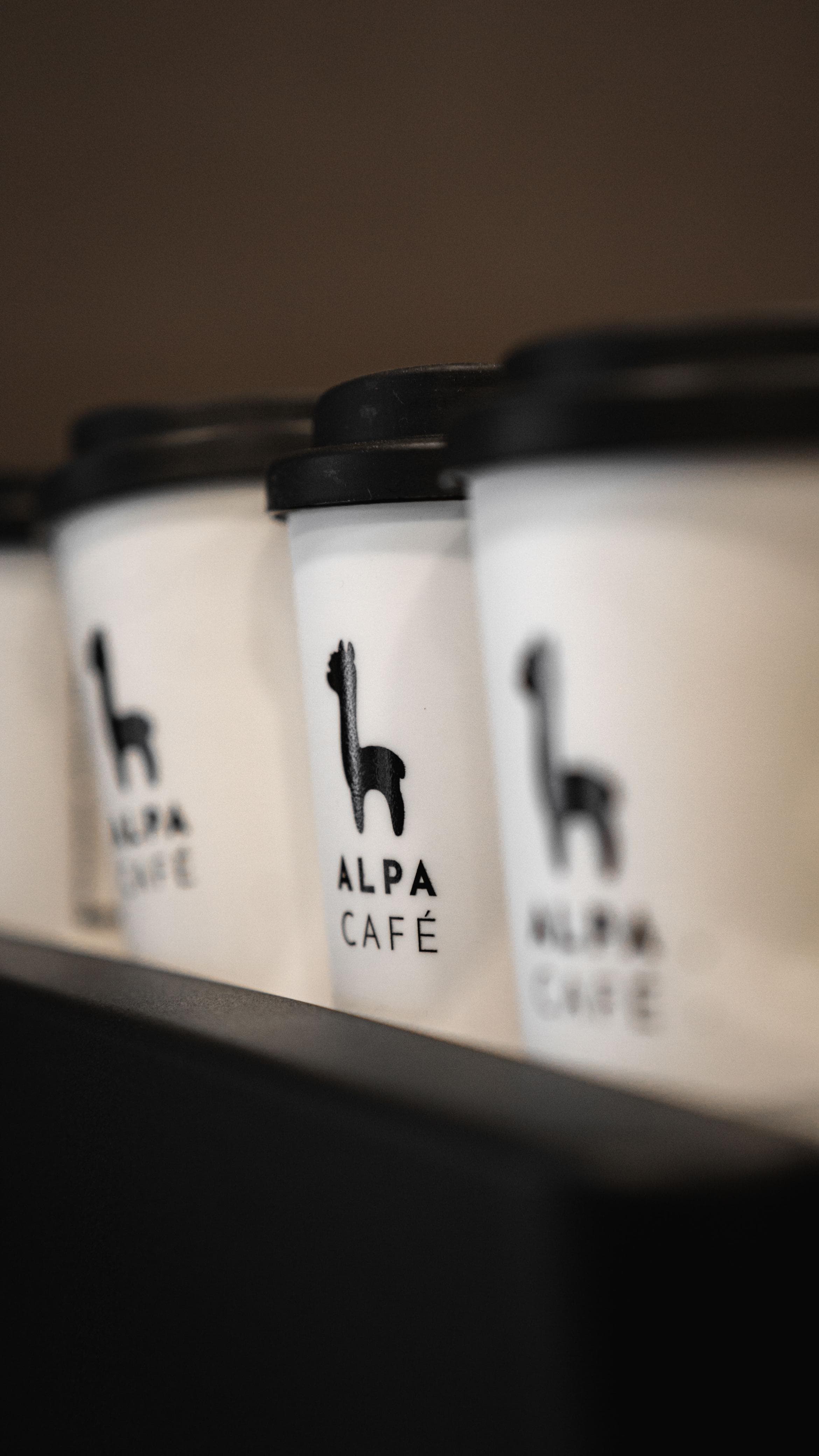 Vasos con el logo de ALPA CAFÉ